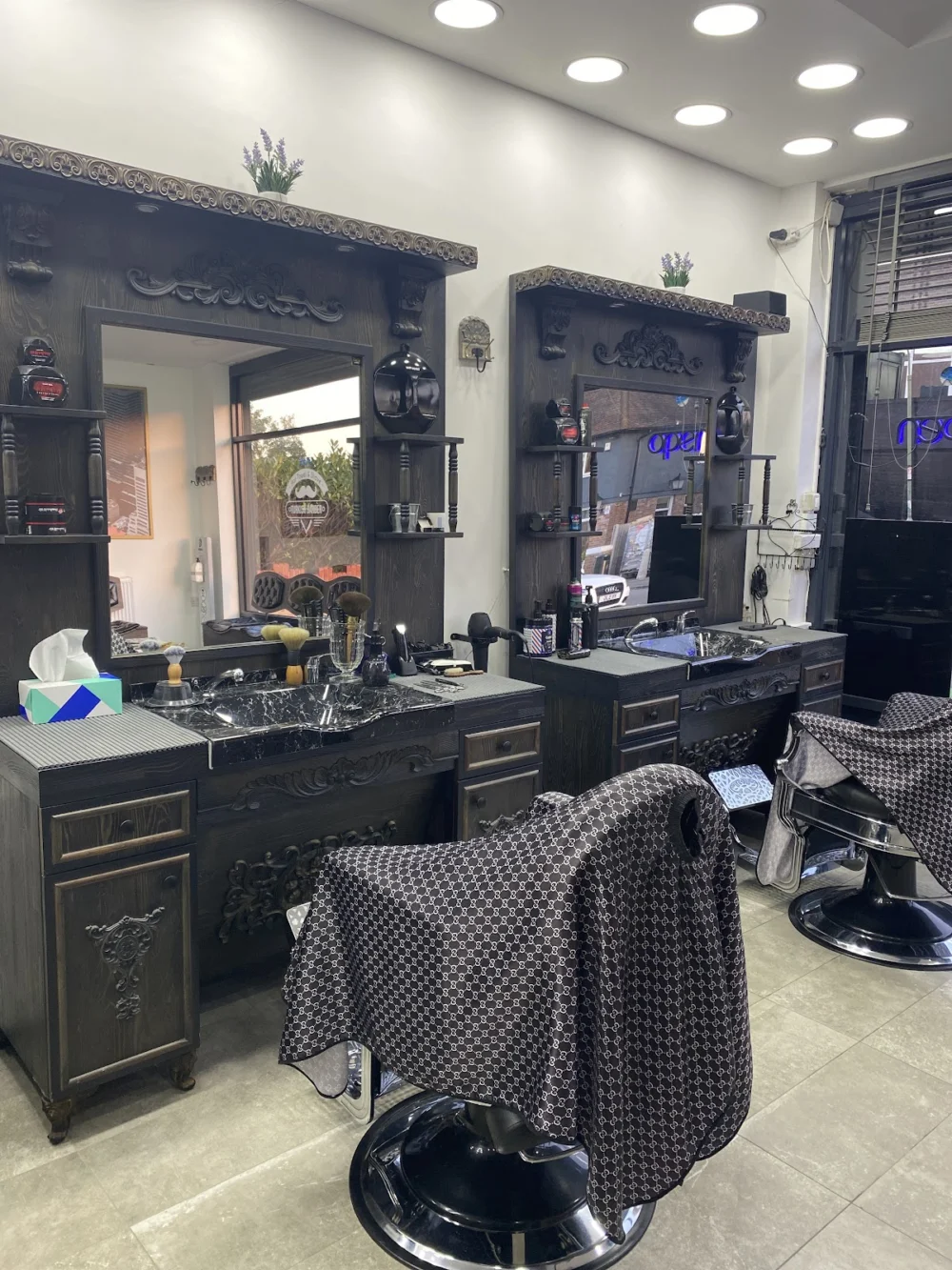 Ozel Barbers