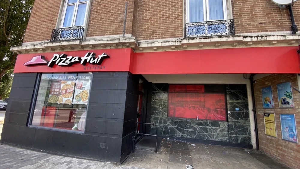 Pizza Hut Ponders End (Halal)